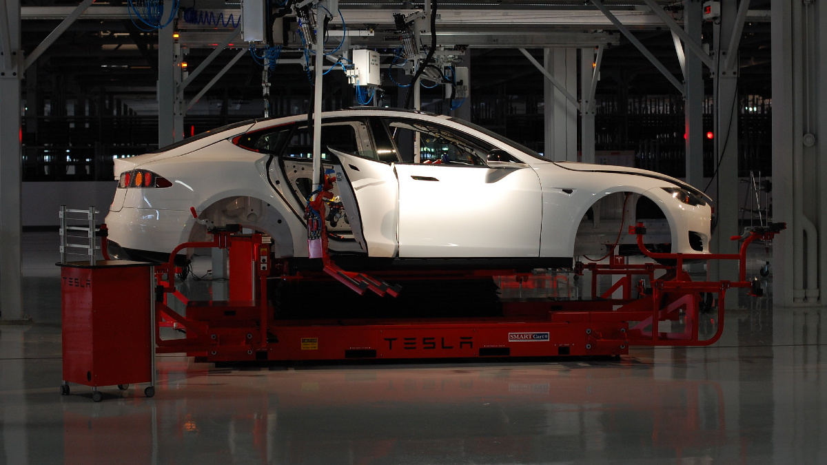 Elon Musk wywołał rewolucję w przemyśle samochodowym. Ofiar będą tysiące  