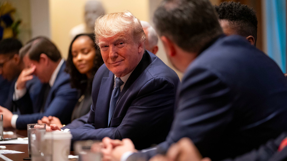 Huawei wyniki finansowe. Przez Donalda Trumpa chińskiego giganta czeka trudny rok