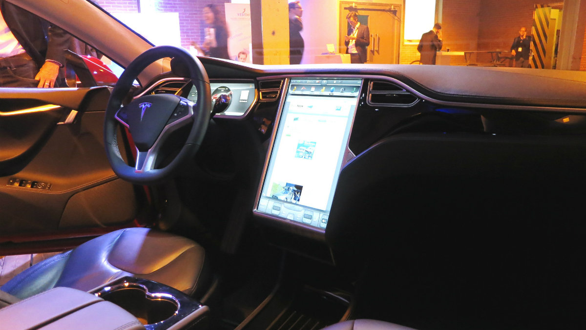 Tesla wycofuje 15 tys. samochodów przez problemy ze wspomaganiem kierownicy