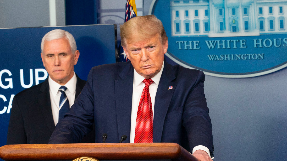 Donald Trump grozi zamknięciem Facebooka i Twittera. Konflikt z serwisami społecznościowymi eskaluje