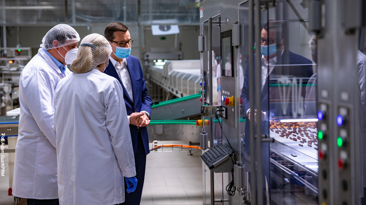 Państwowa sieć sklepów spożywczych. Biedronka, Lidl i spółka cieszą się, że zyska klient