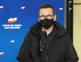 Nowe obostrzenia poznamy w piątek. Prmeier: ograniczenia obejmą pracę biurową