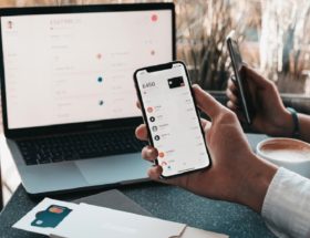 Revolut rekrutuje w Polsce, jednak jego klienci wciąż płacą prowizje za doładowania