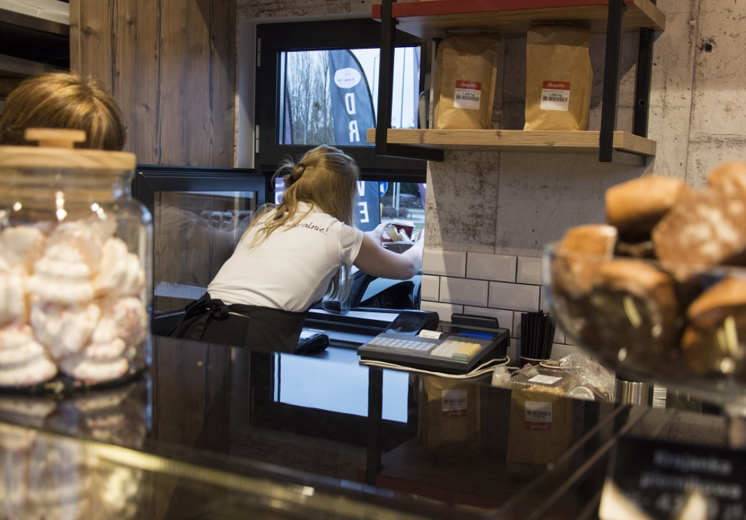 Kajzerka zamiast Bic Maca. W Szczecinie pojawiła się piekarnia drive-thru