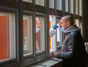 Chiny zdominują gospodarczo świat. Polskę i Europę dobije niechęć do szczepień