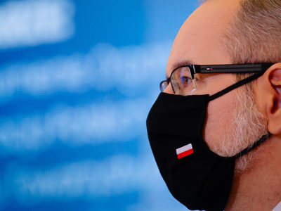 Polski biznes znowu staje przez pandemię. Co na to rząd? Zrobił sobie właśnie długi weekend