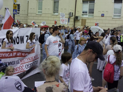 Antyszczepionkowca można zwolnić z pracy. Kodeks pracy chroni pozostałych pracowników