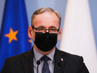 Paszporty covidowe. Polska przystępuje do systemu unijnych certyfikatów covidowych