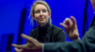 Elizabeth Holmes. Była miliarderka uznana za winną, czeka na wymiar kary 