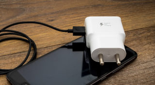 Sprzęt elektroniczny. Co trzecia ładowarka jest niebezpieczna