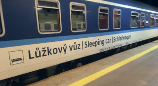 Paliwa drożeją, to ceny biletów na pociąg idą w dół. Niestety nie w Polsce