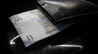 Wynagrodzenia Polaków nagle wystrzeliły. Miał być ostry zjazd, mamy nowy absolutny rekord