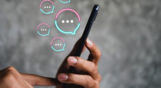 Mimo 30 lat na karku SMS-y świetnie sprawdzają się w biznesie. SMSAPI i Daktela rozwijają razem tę technologię SMS. Sprawdź jak!