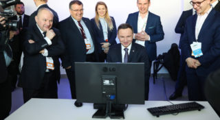Praca zdalna na stałe i kontrole trzeźwości w pracy. Prezydent podpisał nowy Kodeks pracy