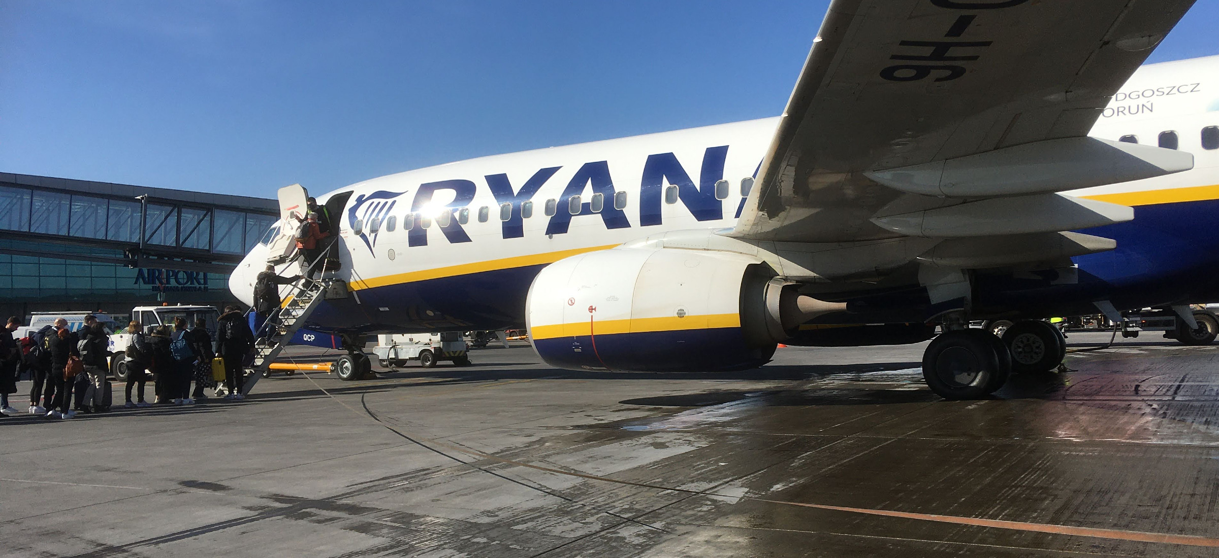 Ryanair kusi nowymi połączeniami z Polski. I wywiera presję na polski rząd