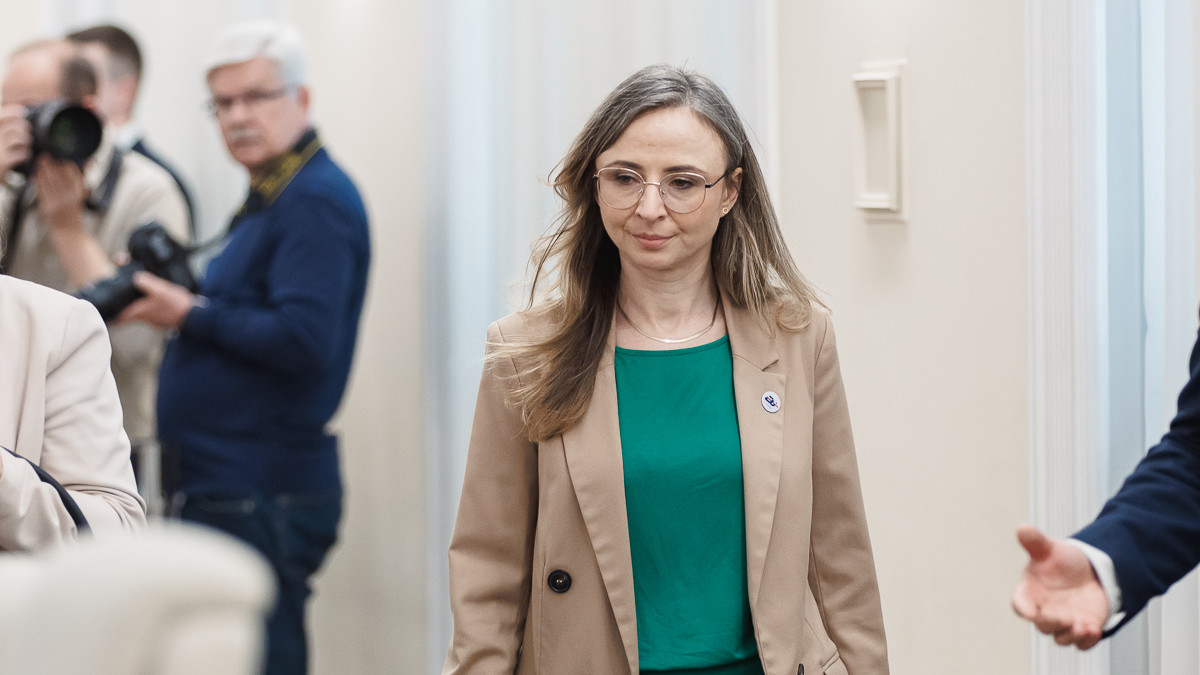 Krótszy tydzień pracy przy tej samej płacy. Pani minister rusza z eksperymentem