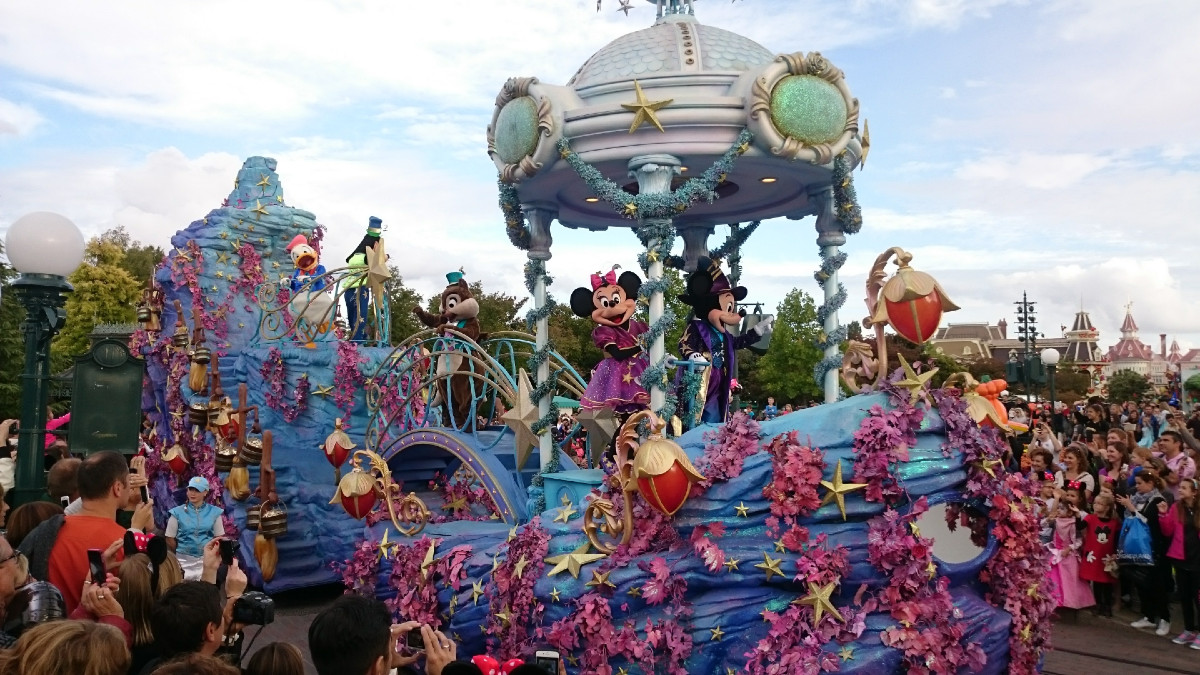 „Ekscytujący moment”. Disney zbuduje gigantyczny park rozrywki z kryształowym zamkiem