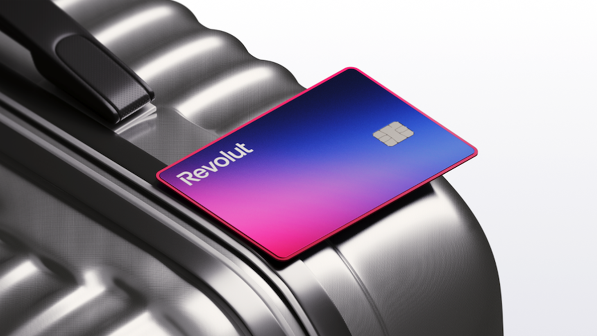 Karta Revolut na walizce