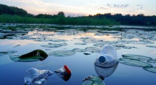 Plastik jest jak obcy, zjada nas od środka. Tak można go zatrzymać