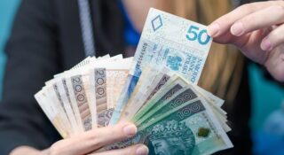 Ile naprawdę zarabiają roszczeniowi młodzi Polacy? Te dane mogą wpędzić w depresję
