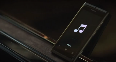 Usługi muzyczne od Nokii w Nokia Lumia 800 (wideo)