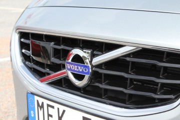 Samochody jutra jeżdżą już po drogach – Spider’s Web testował Volvo V60 Hybrid Plug-in