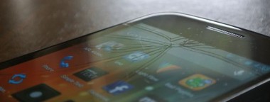 Koszt naprawy ekranu w nowoczesnych smartfonach jest bardzo wysoki