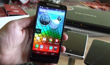 Sprawdzę, jak radzi sobie Motorola RAZR i oparta na procesorze Intela