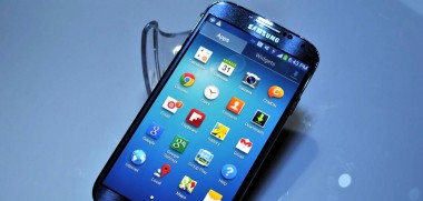 Samsung Galaxy S 4 w pierwszym sklepie. Cena? Lepiej usiądźcie