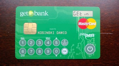 Mamy MasterCard Display – kartę z wyświetlaczem. Czy warto jej używać?