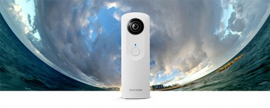 Ricoh Theta to sterowany smartfonem aparat, który wykona panoramę 360 stopni