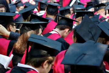 Paradoks postępu, czyli po co miliarderowi studia?