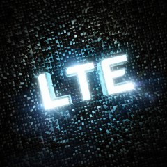 Internet mobilny LTE w Polsce. Technologia, limity, modemy, porównanie ofert operatorów – raport Spider’s Web