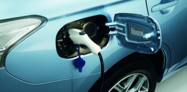 Mitsubishi Outlander PHEV – pierwszy na świecie SUV z elektrycznym napędem 4WD już w Polsce. Dla kogo to auto?