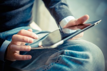 Wkurza cię, że Facebook wymusza instalację Messengera? Nie jesteś sam