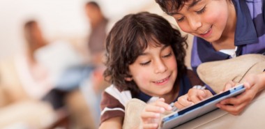 Kiedy powinno się kupić pierwszy komputer dziecku? Wybrać laptopa czy tablet?