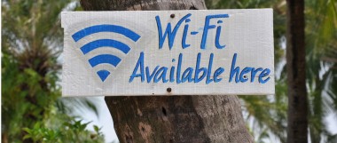 Piotr Lipiński: W POGONI ZA WI-FI, czyli kogoś zeżre rekin