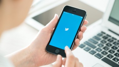 Zarzucali MasterCardowi, że nie zapłaci za „każdego tweeta”. Teraz zawstydza hejterów