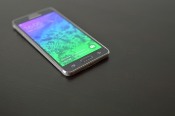 Samsung Galaxy Alpha, czyli sprawdzamy ile kosztuje jakość – recenzja Spider’s Web
