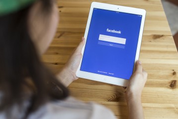 GIF-y właśnie weszły na Facebooka. Tylnymi drzwiami