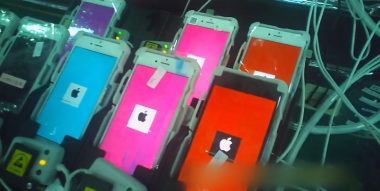 BBC obnaża warunki pracy w fabryce iPhone’ów – pracownikom odbiera się dokumenty i każe pracować ponad możliwości