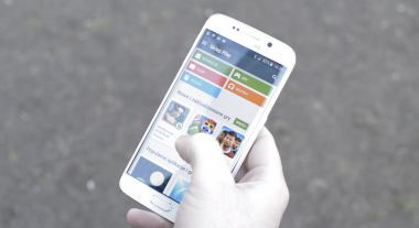 Kupisz samochód czy smartfon? Samsung Galaxy S6 Edge – wideo recenzja Spider’s Web