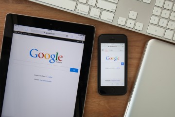Właśnie stoimy na skraju potężnej walki o reklamy mobilne pomiędzy Apple a Google. Rykoszetem oberwą wydawcy