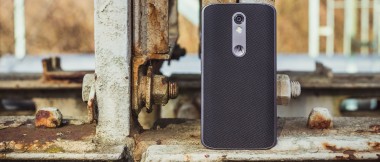 Moto X Force śmieje się w twarz pękającym ekranom smartfonów