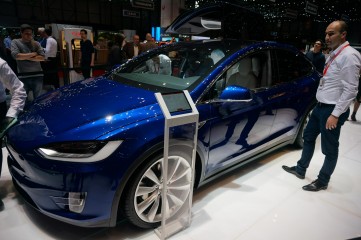 Tesla Model X na żywo robi piorunujące wrażenie