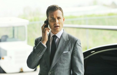 Gdzie jest Harvey Specter, a gdzie ja, czyli jak amerykańskie seriale dobijają młodych Polaków