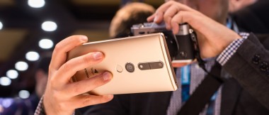 Lenovo Phab 2 Pro to wielki smartfon.