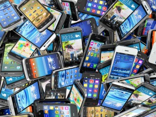 Na smartfonach zarabiają tylko dwie firmy