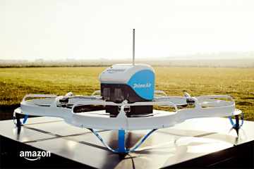 Dron, którym Amazon dostarcza przesyłki.