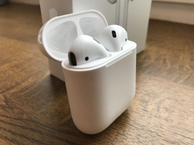 Apple airpods 2 фото